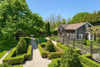 Built in 1888 and thoughtfully renovated by acclaimed architect - photo 3