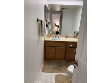 Charming tri-level townhome in Signal Hill featuring 2 bedrooms - photo 8