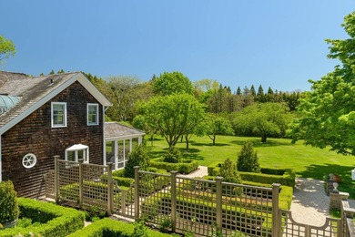 Built in 1888 and thoughtfully renovated by acclaimed architect - photo 9