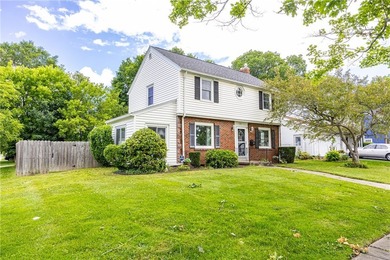 Welcoming & Classic, traditional center entrance colonial in the - photo 1