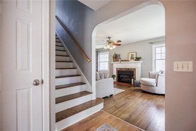 Welcoming & Classic, traditional center entrance colonial in the - photo 4