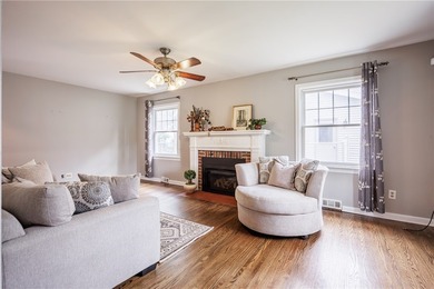Welcoming & Classic, traditional center entrance colonial in the - photo 5