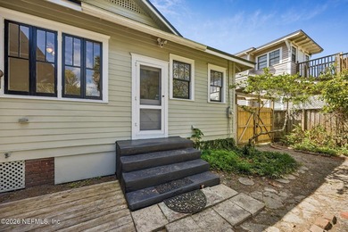 Cute Riverside bungalow with open porch and porch swing - a - photo 25