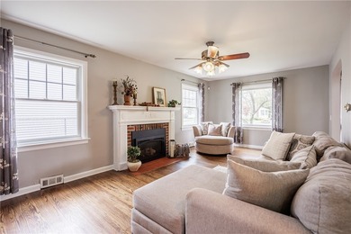 Welcoming & Classic, traditional center entrance colonial in the - photo 6