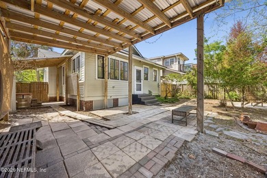 Cute Riverside bungalow with open porch and porch swing - a - photo 26