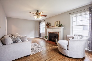 Welcoming & Classic, traditional center entrance colonial in the - photo 7