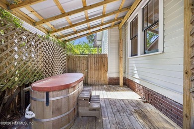 Cute Riverside bungalow with open porch and porch swing - a - photo 27