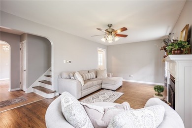 Welcoming & Classic, traditional center entrance colonial in the - photo 8