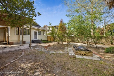 Cute Riverside bungalow with open porch and porch swing - a - photo 28