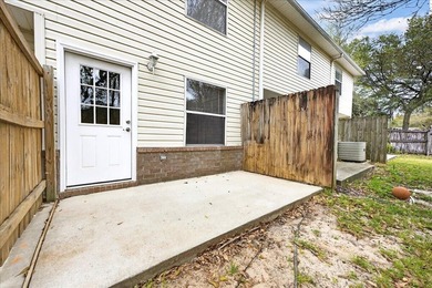 Freshly painted 2-bedroom, 2-bath townhome-style condo in a - photo 35