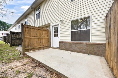 Freshly painted 2-bedroom, 2-bath townhome-style condo in a - photo 36