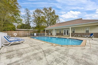 Freshly painted 2-bedroom, 2-bath townhome-style condo in a - photo 39