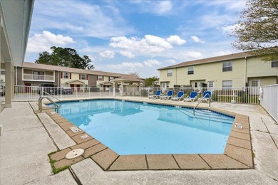 Freshly painted 2-bedroom, 2-bath townhome-style condo in a - photo 42