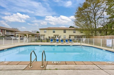 Freshly painted 2-bedroom, 2-bath townhome-style condo in a - photo 43