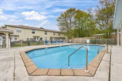 Freshly painted 2-bedroom, 2-bath townhome-style condo in a - photo 44
