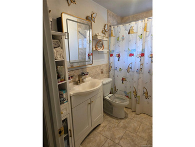 Clean high ranch in exclusive Far Rockaway area. Corner property - photo 6