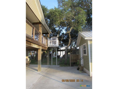 Newly remodeled 4-Bed, 2-bath. Main floor 1-bed with cooks dream