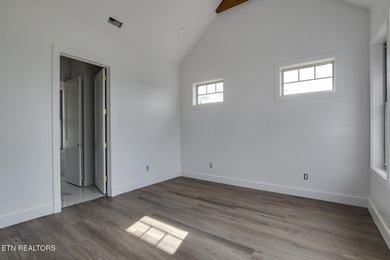 Stunning Un-Obstructed Lake View Home with High-End Finishes - photo 10