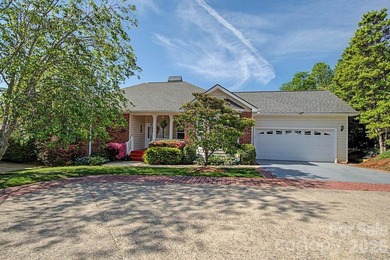 Welcome to 606 Carriage Commons, nestled in a private courtyard - photo 4
