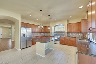 Gorgeous Southern Highlands home with 4,027 sq ft on an - photo 9