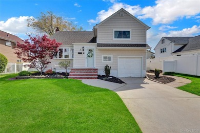 Welcome to this beautifully maintained and move-in ready open - photo 1