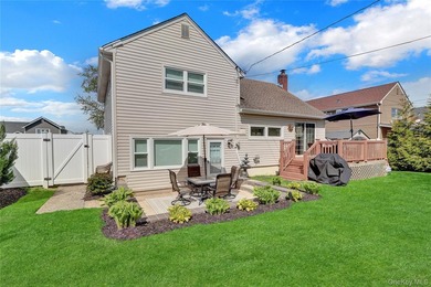 Welcome to this beautifully maintained and move-in ready open - photo 3