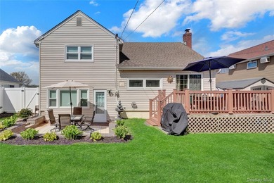 Welcome to this beautifully maintained and move-in ready open - photo 4