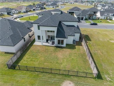 This spacious 4 bedroom, 2.5 bath home offers ample living space - photo 18