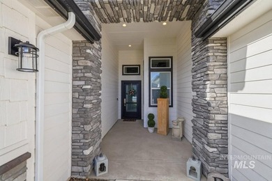 Welcome to this exquisite semi-custom built Schroeder home - photo 2