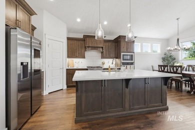 Welcome to this exquisite semi-custom built Schroeder home - photo 4
