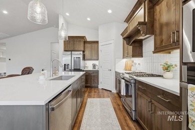 Welcome to this exquisite semi-custom built Schroeder home - photo 6