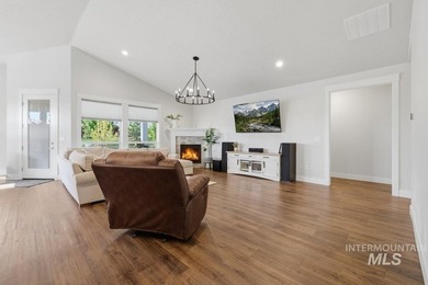 Welcome to this exquisite semi-custom built Schroeder home - photo 8