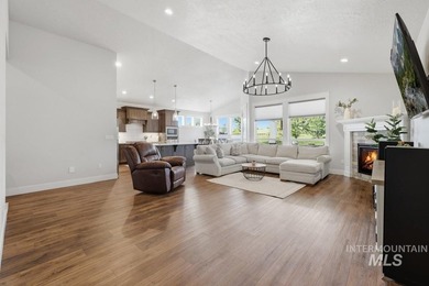 Welcome to this exquisite semi-custom built Schroeder home - photo 9
