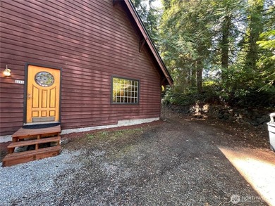 *PRICE IMPROVEMENT* This lovely Shoreline home features 2 - photo 1