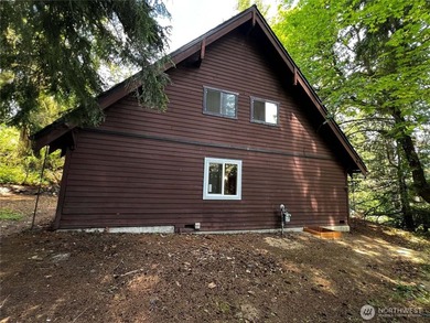 *PRICE IMPROVEMENT* This lovely Shoreline home features 2 - photo 2