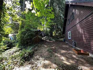 *PRICE IMPROVEMENT* This lovely Shoreline home features 2 - photo 5