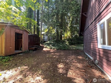 *PRICE IMPROVEMENT* This lovely Shoreline home features 2 - photo 6
