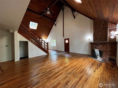 *PRICE IMPROVEMENT* This lovely Shoreline home features 2 - photo 10