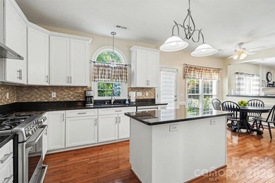 Welcome to sought after Hunter Oaks! This beautifully maintained - photo 10