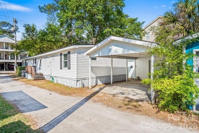 X-LARGE DOUBLE CORNER LOT WITH CAROLINA ROOM, GARAGE, CARPORT - photo 4