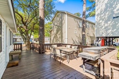 X-LARGE DOUBLE CORNER LOT WITH CAROLINA ROOM, GARAGE, CARPORT - photo 8