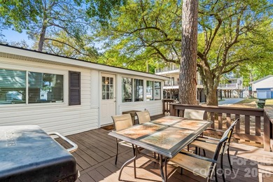 X-LARGE DOUBLE CORNER LOT WITH CAROLINA ROOM, GARAGE, CARPORT - photo 10