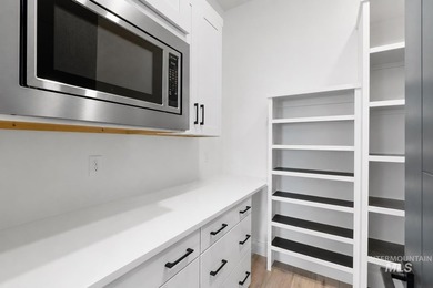 Meticulously maintained & in nearly new condition, this - photo 18