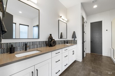 Meticulously maintained & in nearly new condition, this - photo 25