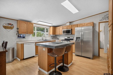 Extensively renovated, this fully fenced 17.71-acre East Texas - photo 27