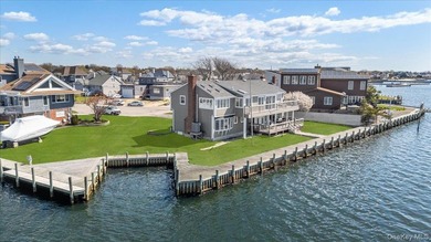 Wake up each morning to sweeping, unobstructed water views and - photo 2