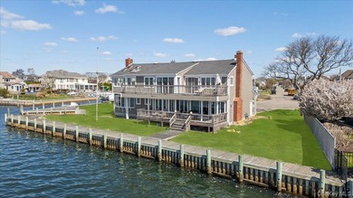 Wake up each morning to sweeping, unobstructed water views and - photo 5