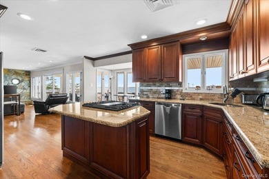 Wake up each morning to sweeping, unobstructed water views and - photo 10