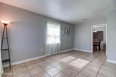 Welcome to this charming three-bedroom, two-bathroom - photo 2