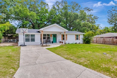 Completely Remodeled & Ready for Your Family in Valparaiso! - photo 6
